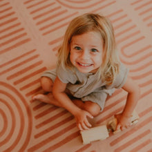 Charger l&#39;image dans la galerie, Tapis de jeu Toddlekind LINEAR - CAMEL