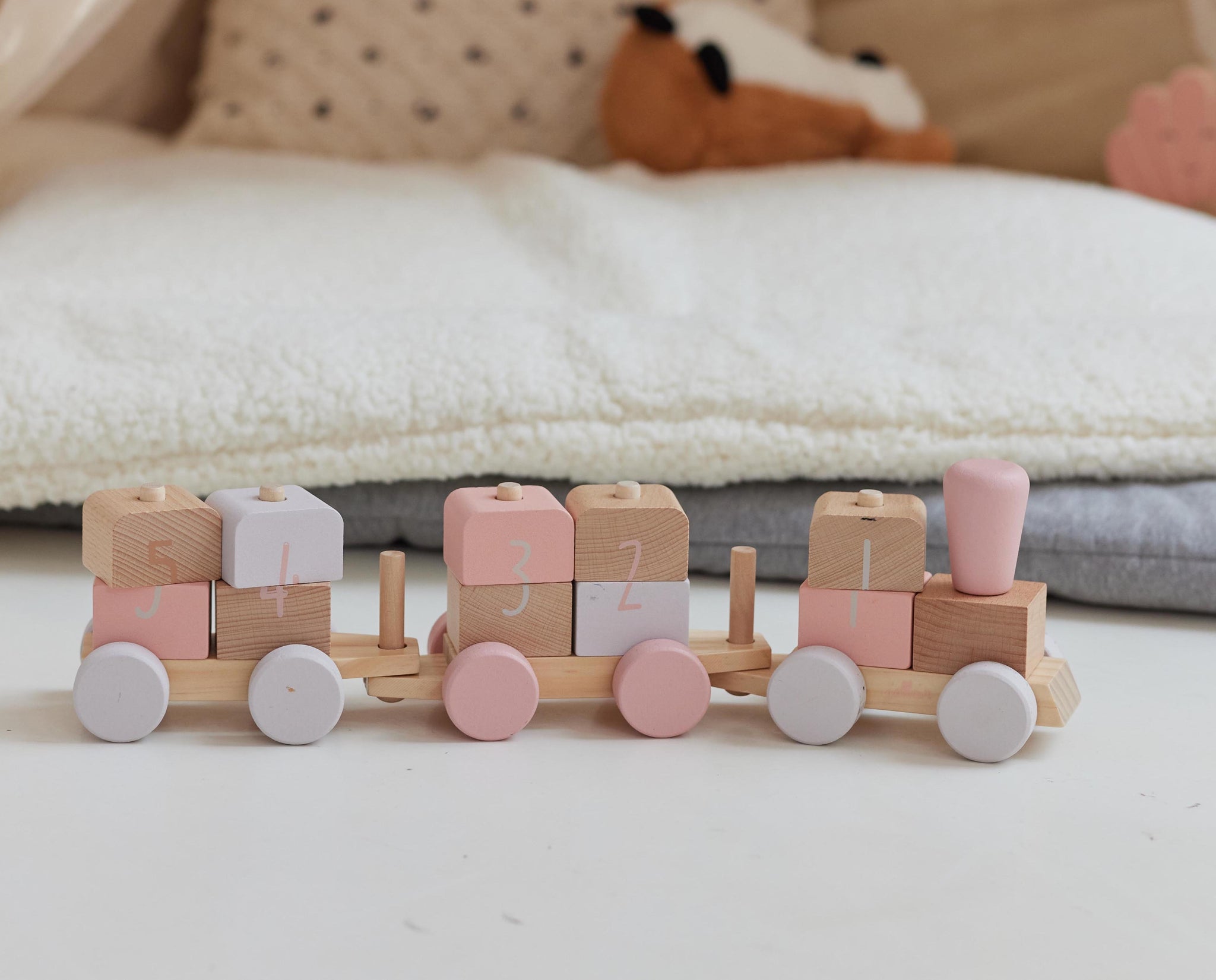 Petit train en bois (deux coloris au choix) – BellyStar