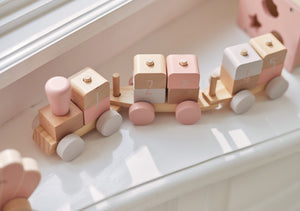 Petit train en bois (deux coloris au choix)