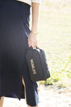 Charger l&#39;image dans la galerie, Trousse de toilette - MOMLIFE (noire)